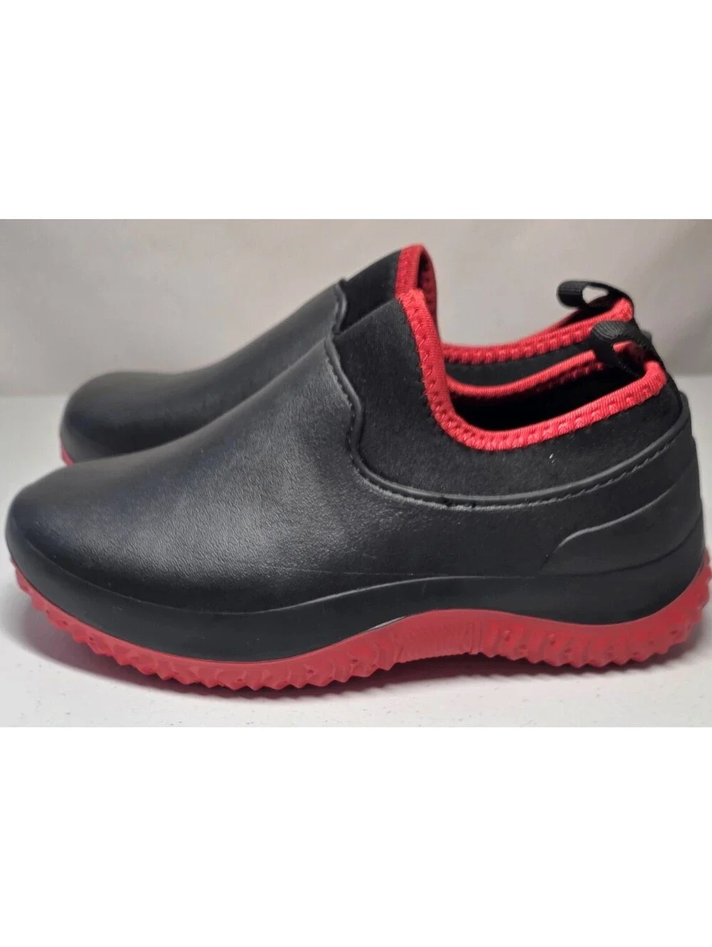 Garden Shoes US Women's Size 5.5/6 Black with Red Accents Waterproof
